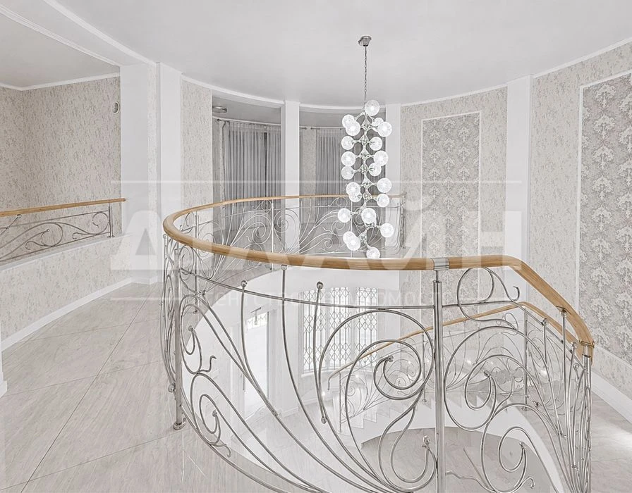 Суперексклюзивное предложение в центре Запорожья | 293,5 м² |