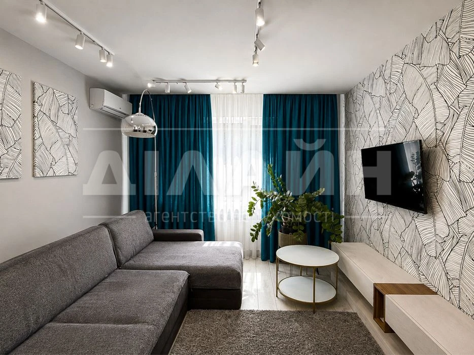 House for sale with designer renovation | Kosmichny district | st.