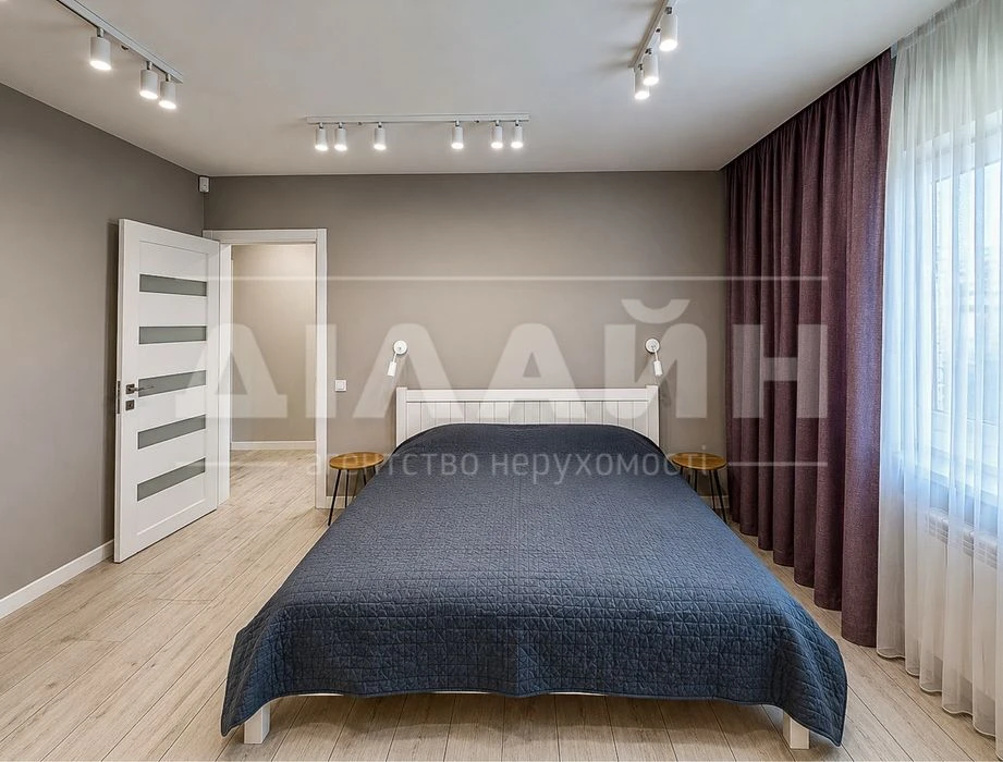 House for sale with designer renovation | Kosmichny district | st.