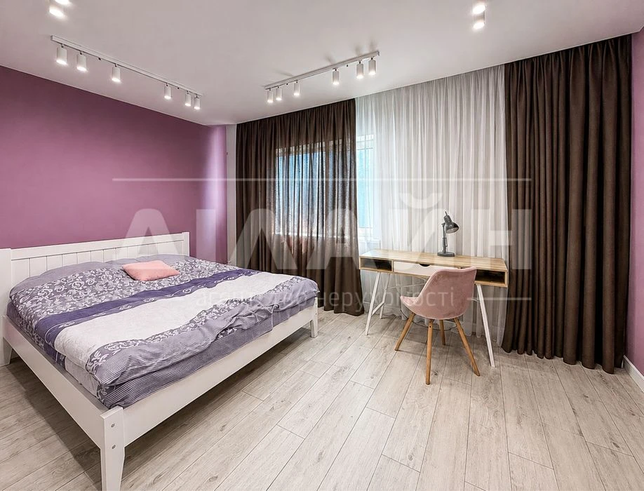House for sale with designer renovation | Kosmichny district | st.