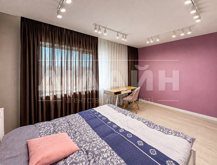 House for sale with designer renovation | Kosmichny district | st.