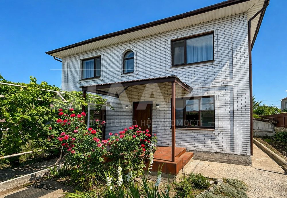 House for sale with designer renovation | Kosmichny district | st.