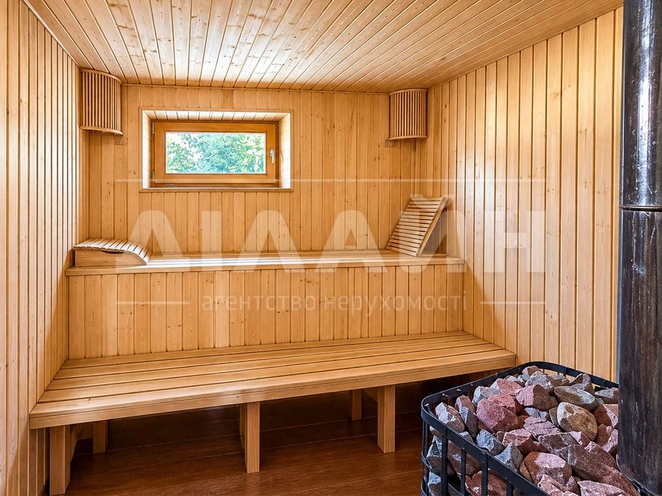 House for sale with designer renovation | Kosmichny district | st.