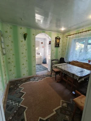 Продается дом на две семьи.