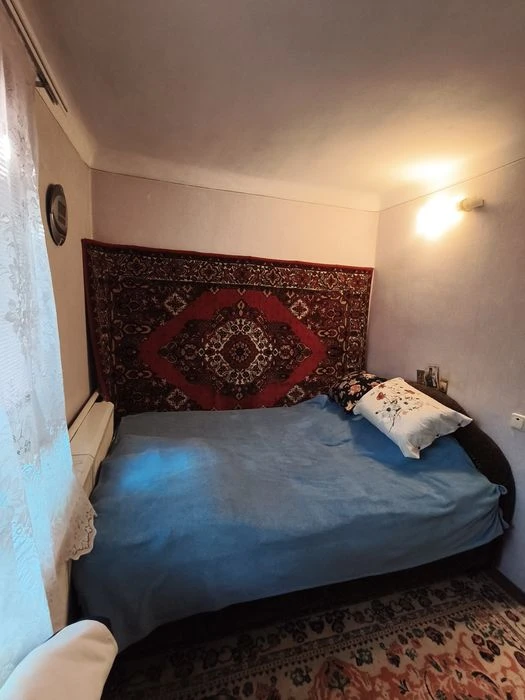 Продается дом на две семьи.