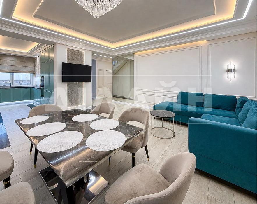 Premium house 193 m² with a swimming pool in a cottage town