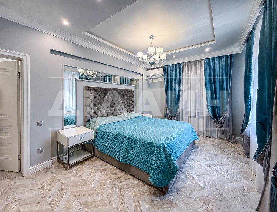 Premium house 193 m² with a swimming pool in a cottage town