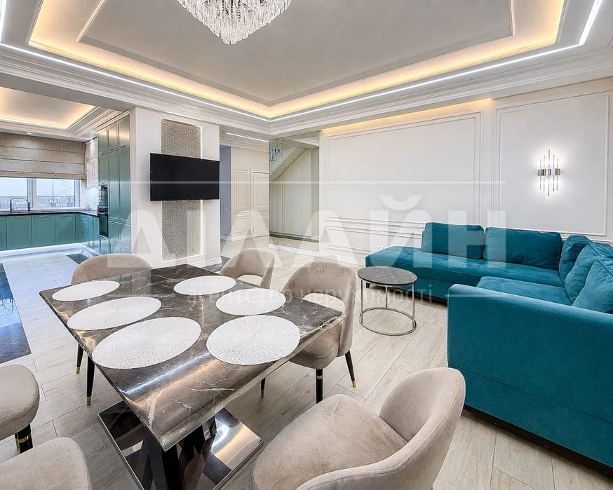 Premium house 193 m² with a swimming pool in a cottage town