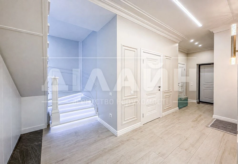 Premium house 193 m² with a swimming pool in a cottage town
