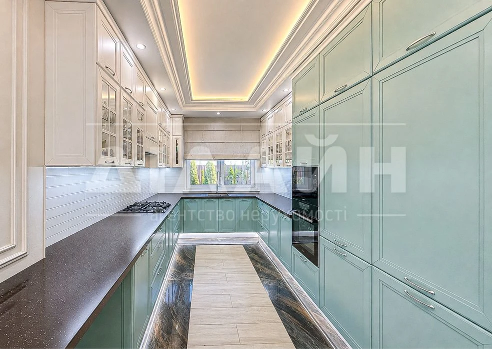 Premium house 193 m² with a swimming pool in a cottage town
