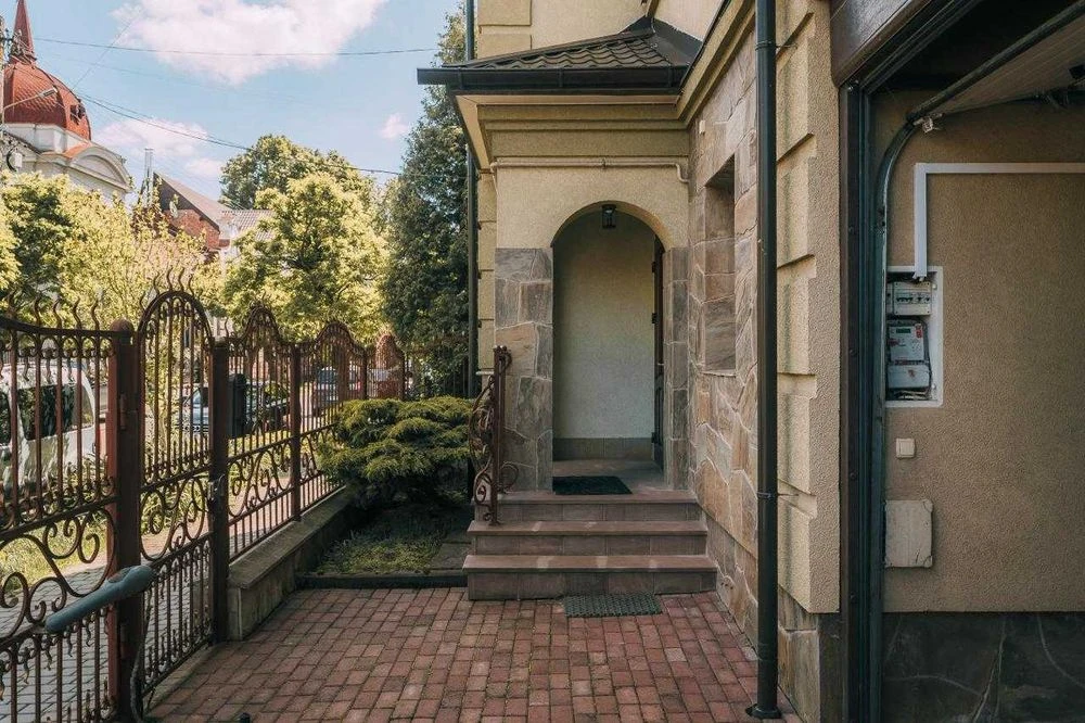 Елітний особняк у самому серці Івано-Франківська. Тут про ст