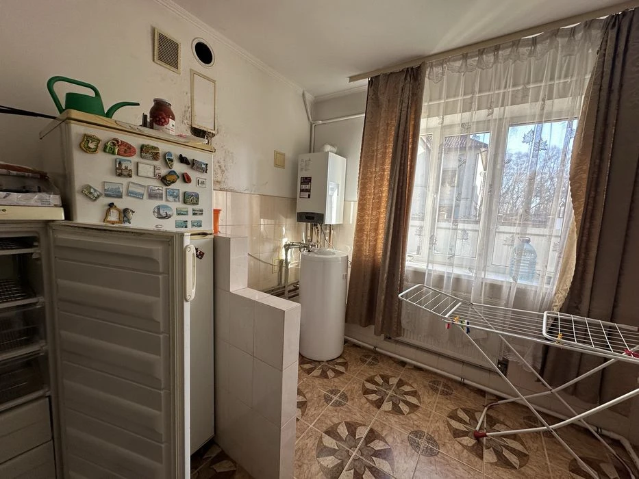 Продається просторий будинок 240м2 з великою ділянкою 10 сот
