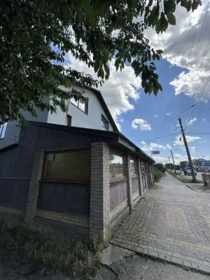 Продаж житлового будинка з комер. приміщенням (сауна ,басейн