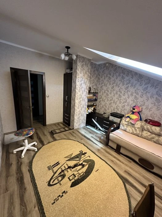 Продаж житлового будинка з комер. приміщенням (сауна ,басейн