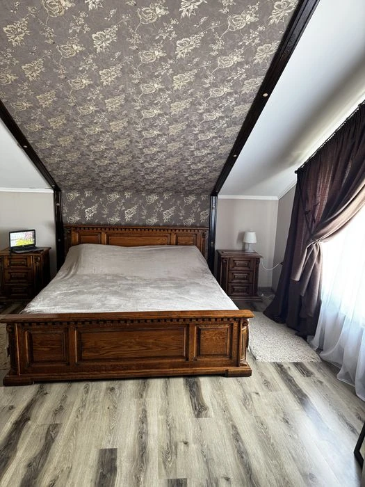 Продаж житлового будинка з комер. приміщенням (сауна ,басейн
