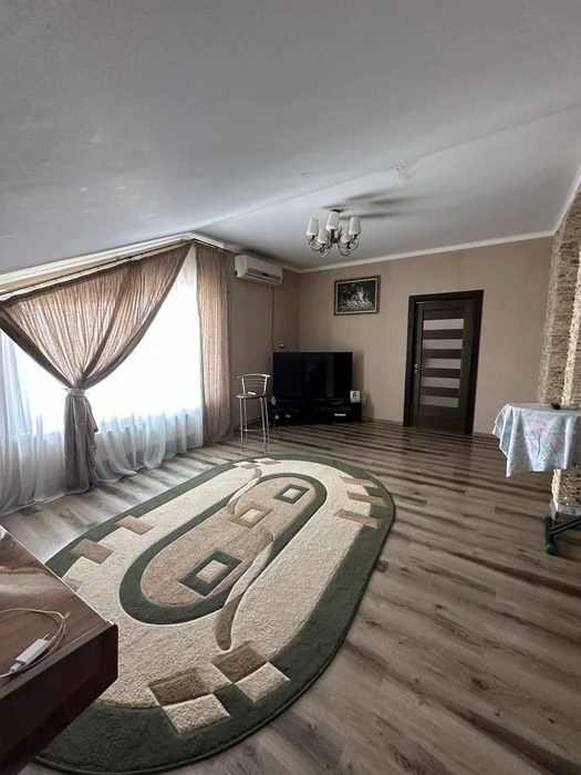 Продаж житлового будинка з комер. приміщенням (сауна ,басейн