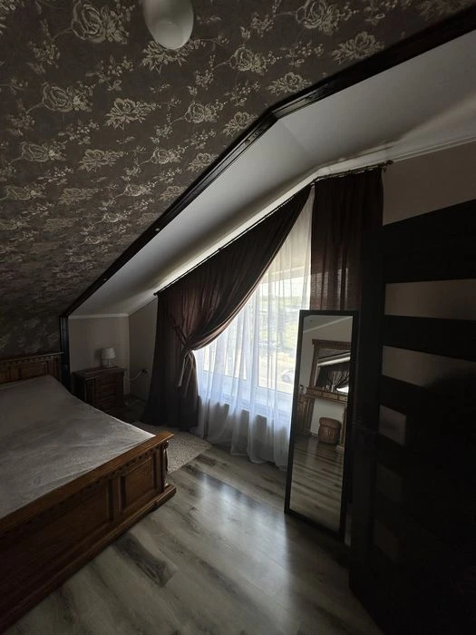 Продаж житлового будинка з комер. приміщенням (сауна ,басейн