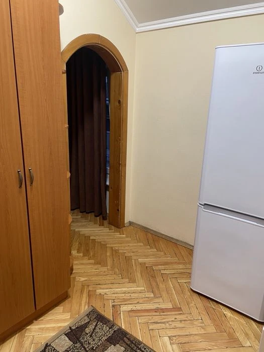 Продаж будівлі із земельною ділянкою в центрі міста вул. Лер