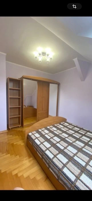 Продаж будівлі із земельною ділянкою в центрі міста вул. Лер