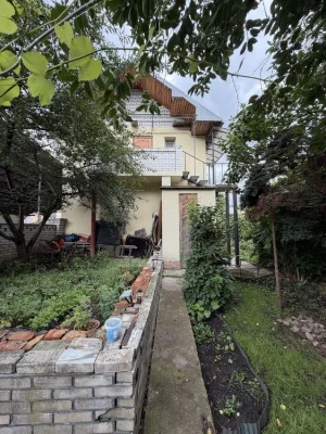 Продаж будівлі із земельною ділянкою в центрі міста вул. Лер