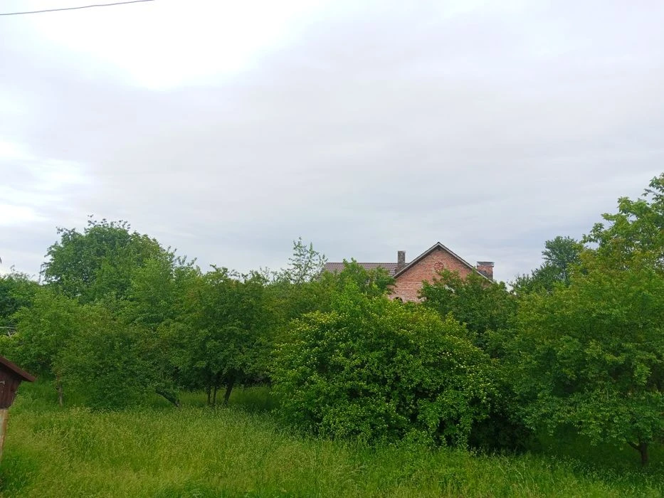 Продам будинок біля міського озера