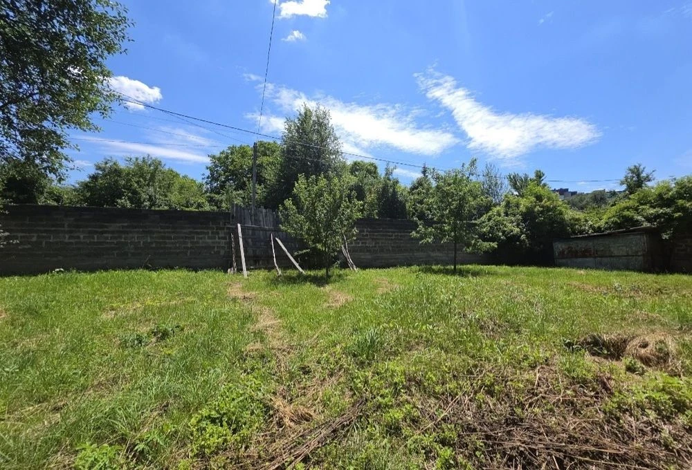 Продам будинок біля міського озера