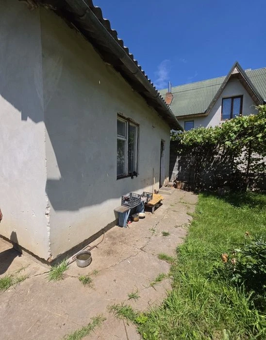 Продам будинок біля міського озера