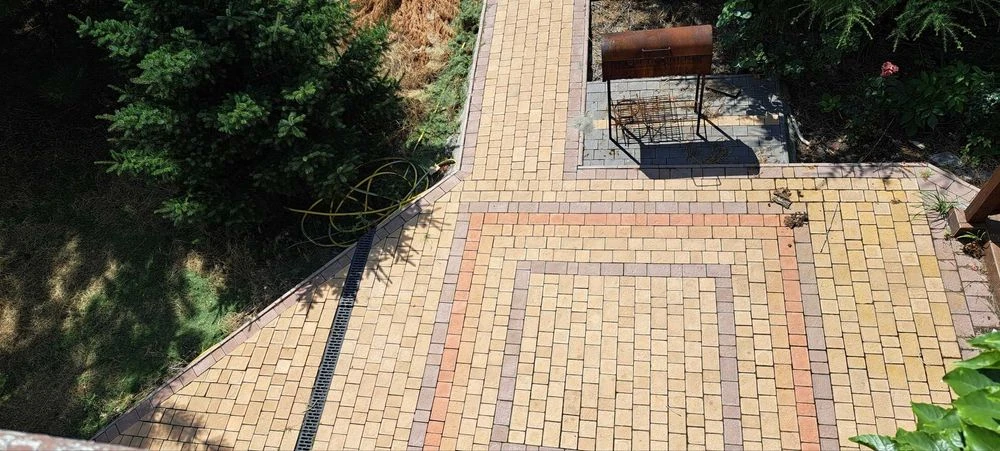 Country house for sale. Alternatively, it is heated