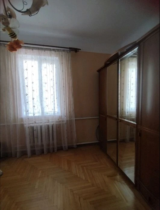 Продається пів особняк район вулиці Вовчинецькій