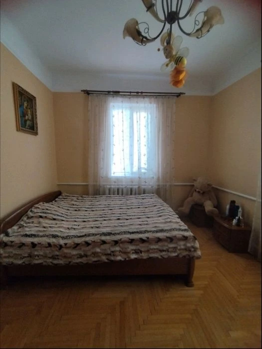 Продається пів особняк район вулиці Вовчинецькій