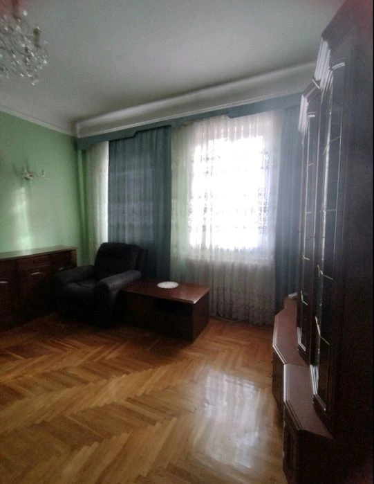 Продається пів особняк район вулиці Вовчинецькій