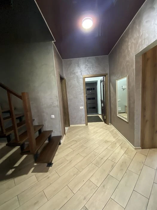 Будинок 169 м² вул Дубнівська,6 соток,гараж 36 м²,меблі