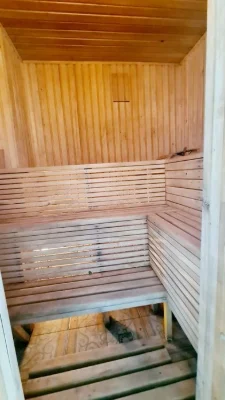 Будинок з басейном і гаражем на 2 авто