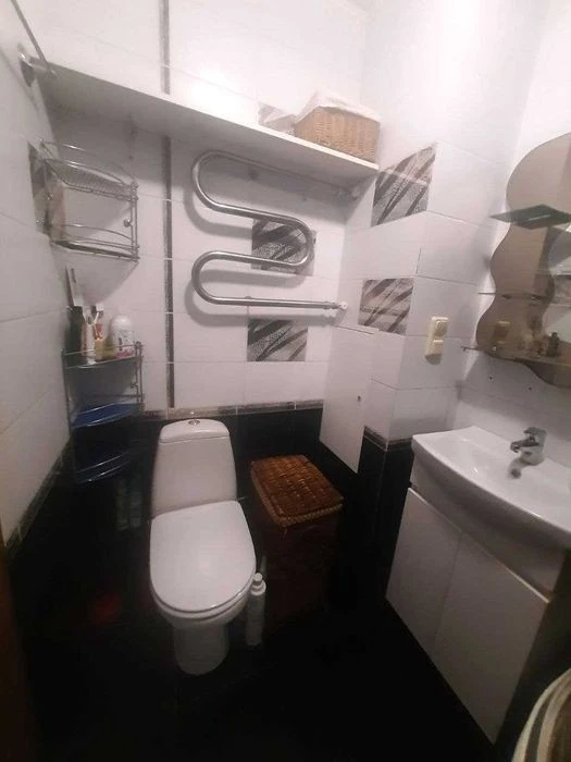 * Cozy 1-room apartment on Holosiivska Street, 10 metro station