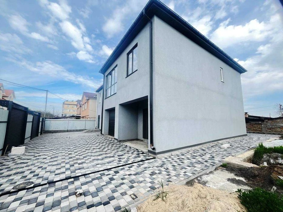 Продам стильний сучасний  будинок нової  забудівлі в привабл