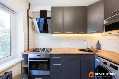 No commission. 3-room apartment 55m2 for sale, Chornykh Zaporozhtsiv St.