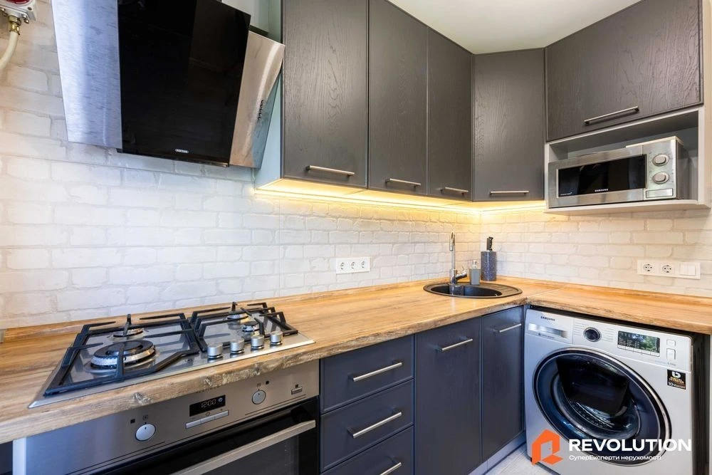 No commission. 3-room apartment 55m2 for sale, Chornykh Zaporozhtsiv St.