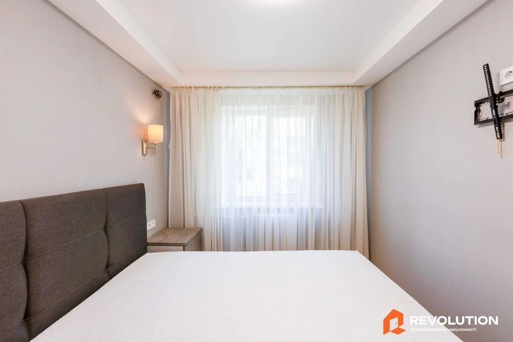 No commission. 3-room apartment 55m2 for sale, Chornykh Zaporozhtsiv St.
