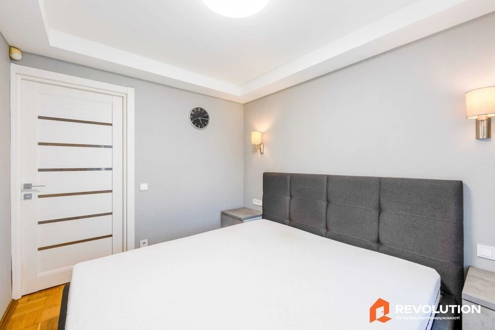 No commission. 3-room apartment 55m2 for sale, Chornykh Zaporozhtsiv St.
