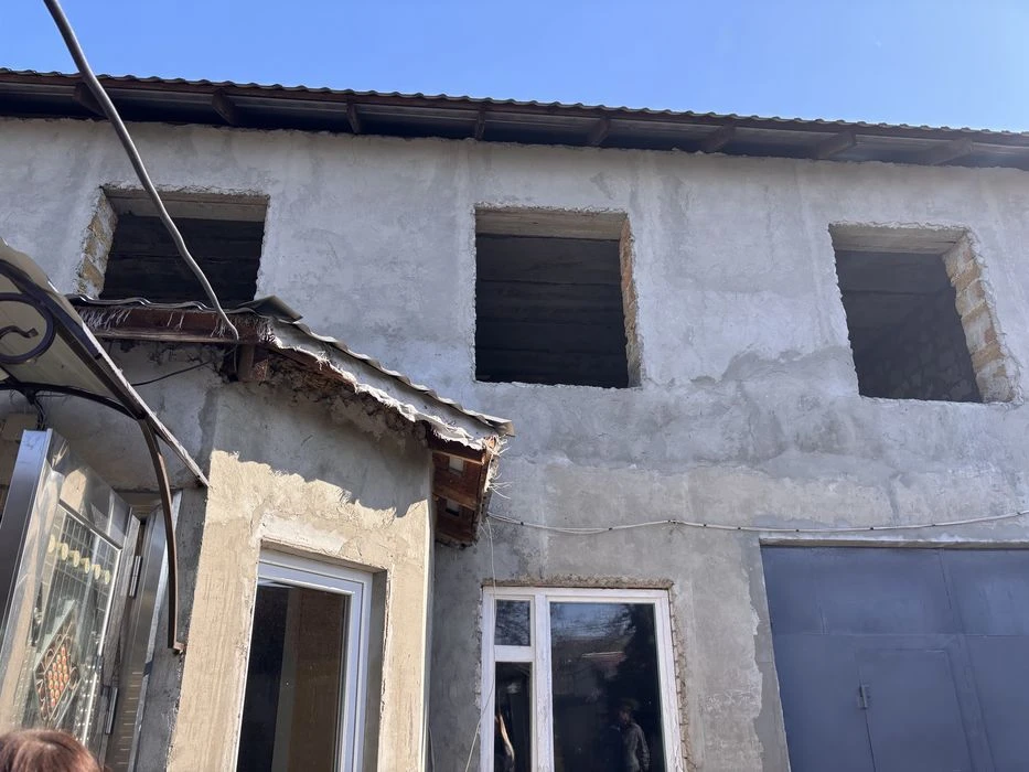 Продам два дома на одном участке