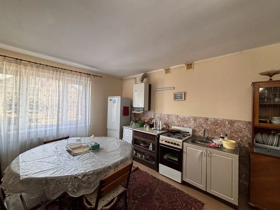 Продам два дома на одном участке