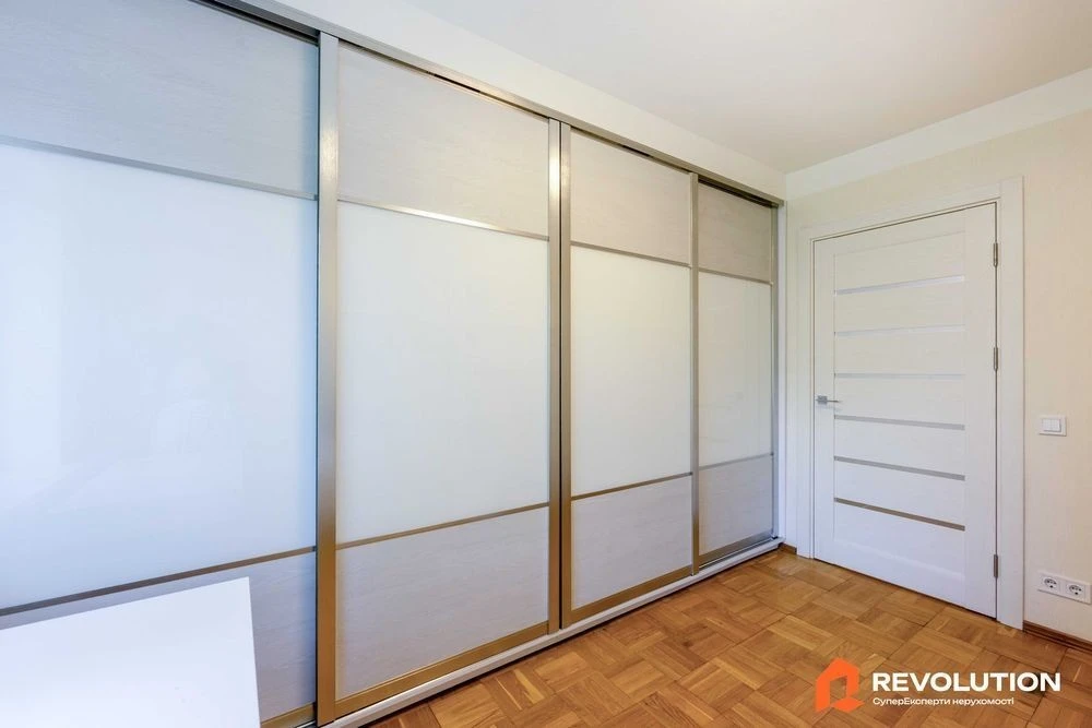 No commission. 3-room apartment 55m2 for sale, Chornykh Zaporozhtsiv St.