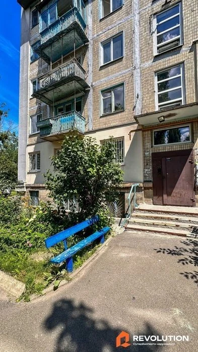 No commission. 3-room apartment 55m2 for sale, Chornykh Zaporozhtsiv St.