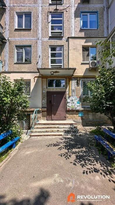 No commission. 3-room apartment 55m2 for sale, Chornykh Zaporozhtsiv St.