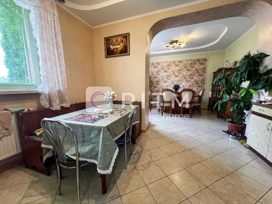 Продаж простoрого будинку з ремонтом у Луцьку!