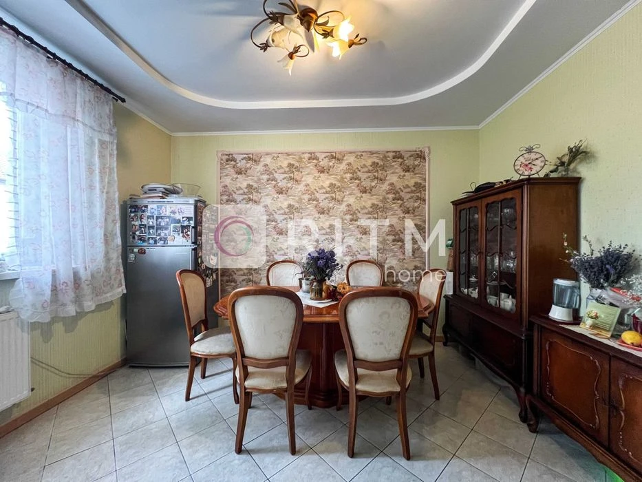Продаж простoрого будинку з ремонтом у Луцьку!