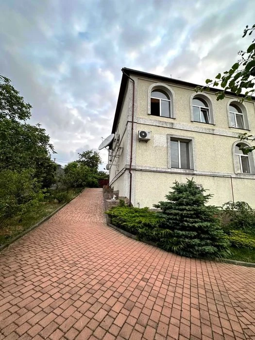 Продается дом в Соляных с большим участком 20 соток.
