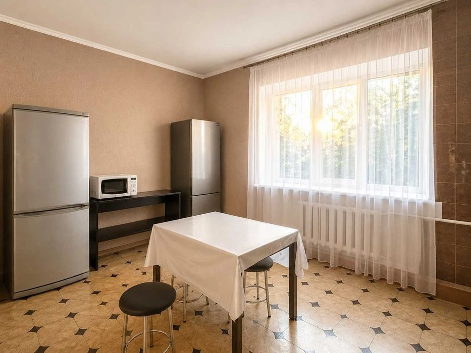 Продаж цегляного будинку 200 м2 7 соток + гараж Шевчен. р-н