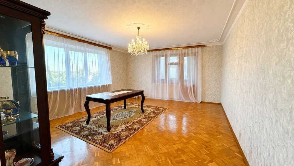 Продаж цегляного будинку 200 м2 7 соток + гараж Шевчен. р-н