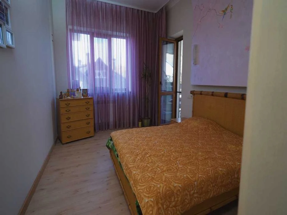 Продаж 2 поверхового будинку 300 м2 8 сот. Цегла, біля річки